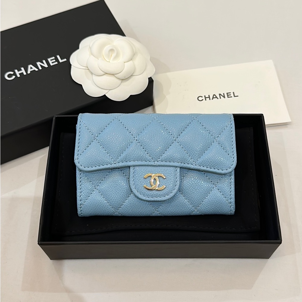 ❌ SOLD ❌ CHANEL 23A Classic Caviar Flap Card Holder - Picture 1 of 4